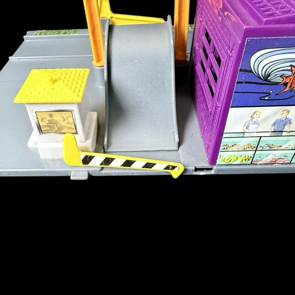 Hot Wheels City 2007 Single Block Purple Building Play Set‎